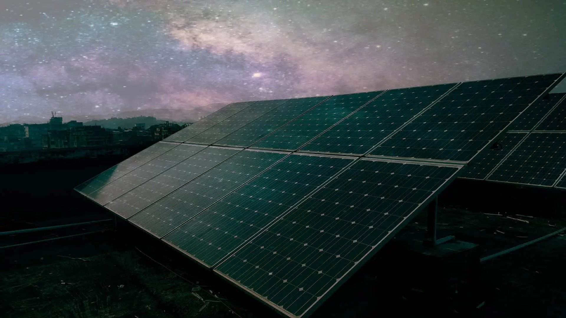 modulos_pv_instalados_no_noexterior_com_ceu_estrelado_anoite